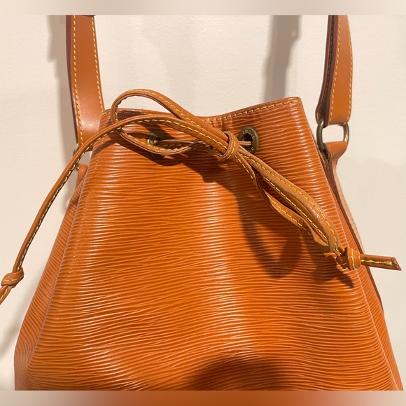 LOUIS VUITTON Noe Epi Leather Tote Drawstring Bucket Shoulder Bag GM, Mandarin - Picture 4 of 16